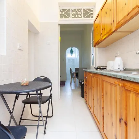 Bzb50- Seafront Townhouse - Pretty Bay Holiday home *